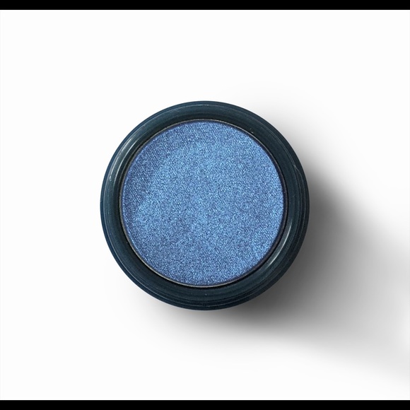 Space Case eyeshadow in No Reception - Picture 1 of 4